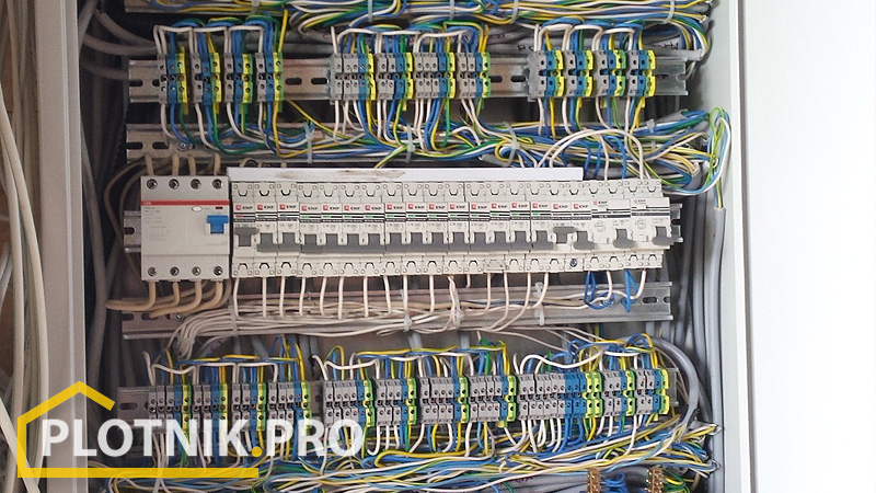 Монтаж электрики в деревянном доме