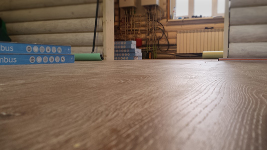 Укладка ламината на деревянный пол